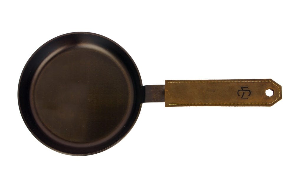 Cookware Cast-A-Way Carbon Leather Skillet Sleeve - 8"