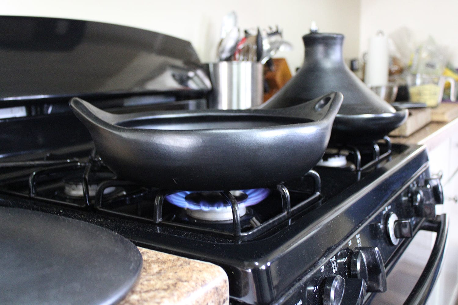 Chamba Cookware Authentic Chamba Tagine - Elegant, All-Natural Black Clay Pan for Braising, Baking and Serving Stews and More - Distinctive Shape Keeps Food Moist - Stovetop & Oven Safe – Handmade in Colombia