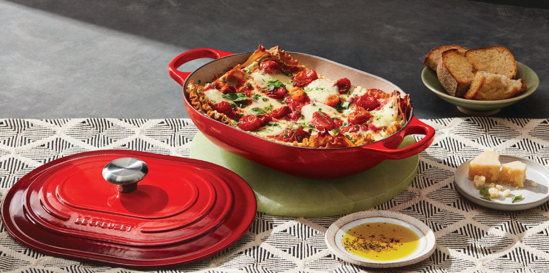 Cookware Le Creuset Signature Oval Casserole, 3.75 Qt.
