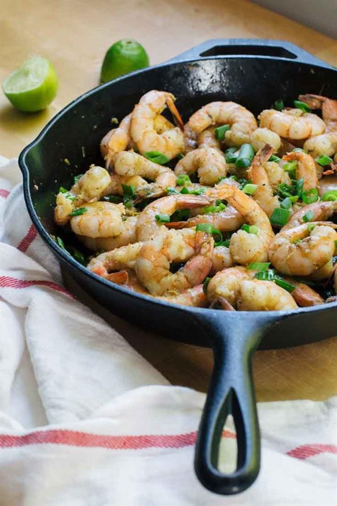 Cookware Lodge Classic Cast Iron Skillets - Multiple Sizes